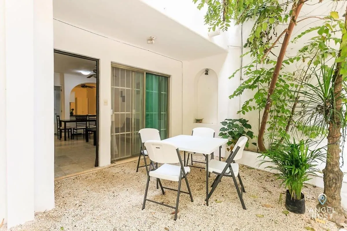 Amazing Location Steps To Beach & Nightlife contacts